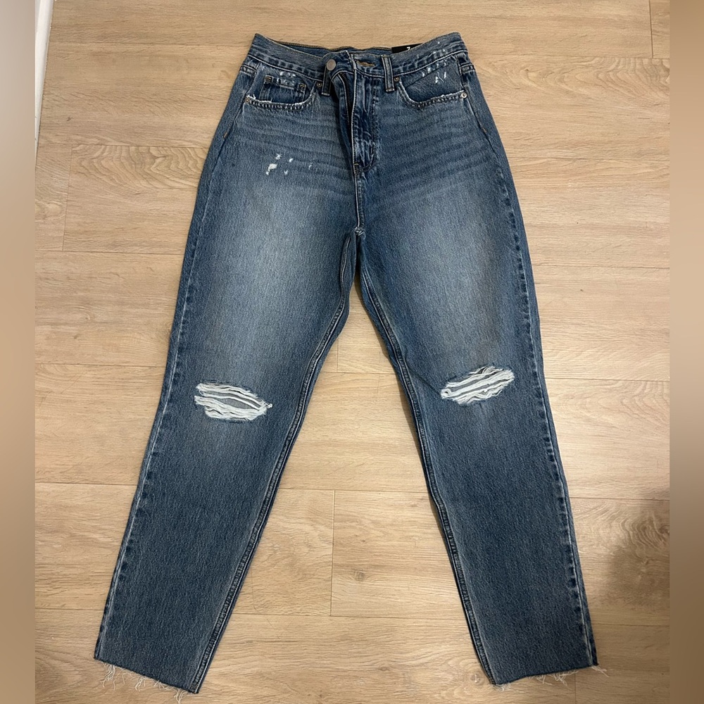 FASHION NOVA JEANS RIPPED SIZE 7